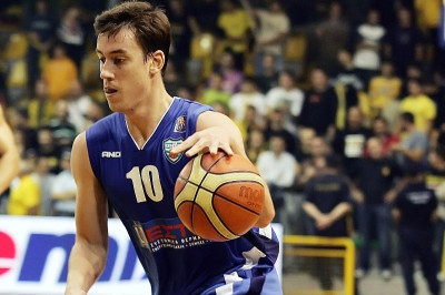 Πρώτα οι ανανεώσεις στην Ελευσίνα