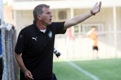 Μένει στην Καλαμάτα ο Μπένος