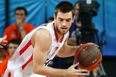 Βραβεύει το Βαγγέλη Μάντζαρη ο Πορφύρας