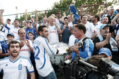 «Έβαψε»... μπλε και το Λεγκιόνοβο ο «Φάρος» (photos+videos)