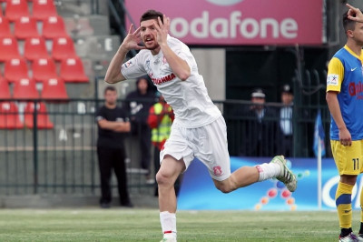 Πανσερραϊκός: Μένουν Καρασαλίδης, Κουτζαβασίλης!