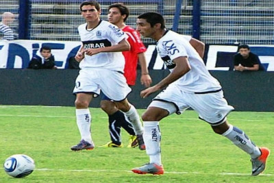 «Ντύνεται» στα ερυθρόλευκα ο Άλαν Ρουίς (video)