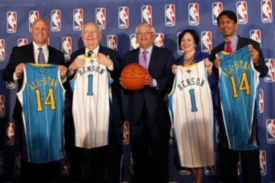 Ντέιβιντ Στερν: «Εσύ δέρνεις ακόμα τη γυναίκα σου;»