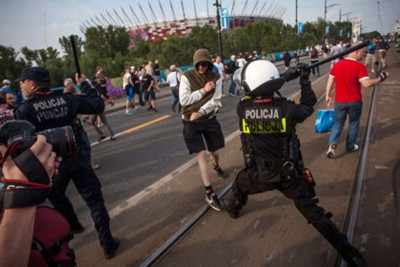 Euro 2012: Απελάθηκαν από την Πολωνία δύο Ρώσοι οπαδοί