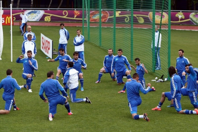 Τα... κεφάλια μέσα για τους διεθνείς