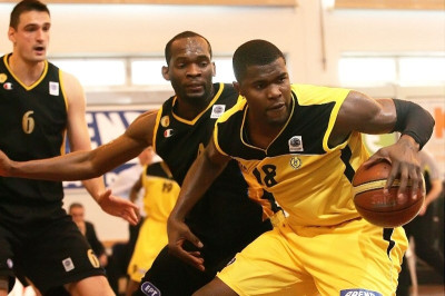 Παραμένει στον Ηλυσιακό ο Νάνα!