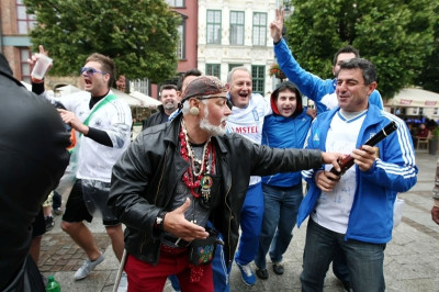 Ελληνικά συνθήματα από... Γερμανούς και Πολωνούς (video)