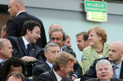 Χαμόγελα για Μέρκελ, Πλατινί, Πιλάβιο (photos)