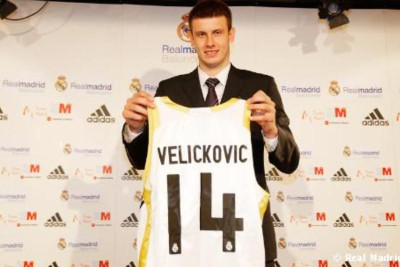 Προς την έξοδο οι Τόμιτς και Βελίτσκοβιτς