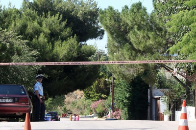 Ο φρουρός του Παπακωνσταντίνου έσωσε την οικογένεια Δώνη (photos)