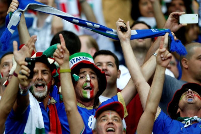 Ξεχύθηκαν στους δρόμους οι Ιταλοί! (videos)