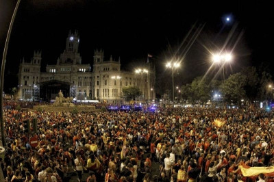 Euro 2012: Ξημέρωσαν… πανηγυρίζοντας οι Ισπανοί! (photos+videos)
