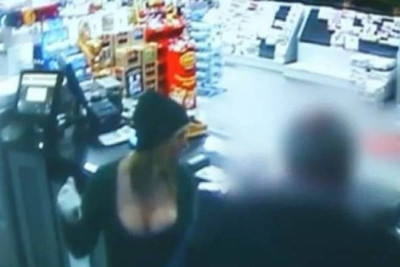 Η λησταρχίνα με το άψογο…μπούστο! (video)