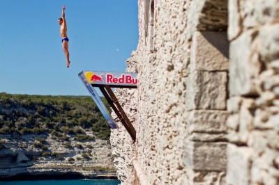 Tο RED BULL CLIFF DIVING επέστρεψε - το ίδιο και ο Orlando Duque!