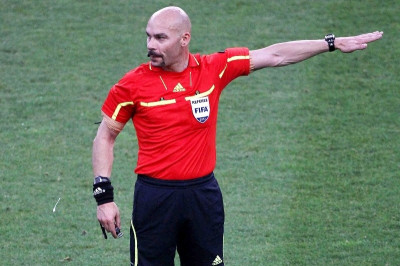 Σφυρίζουν... ελληνικά!