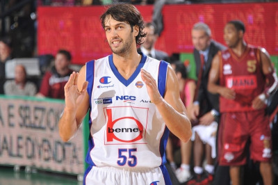 Στην Αρμάνι ο Μπαζίλε!