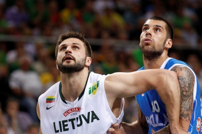 Κλέιζα: «Πρώτα οι φορτιστές και μετά η δουλειά»