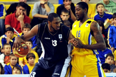 Περιμένοντας τον Σίμονς στην Καβάλα