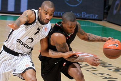 «Φεύγουν ΜακΚάλεμπ και Άντερσεν»