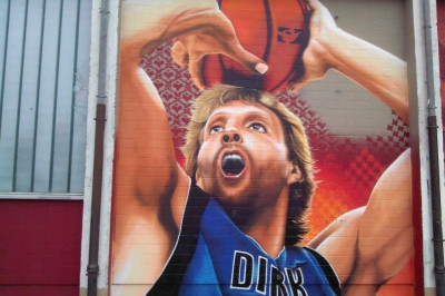 Το graffiti για τον Νοβίτσκι στο Γκίσεν