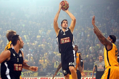 Έμεινε στον ΠΑΟΚ ο Καλλές