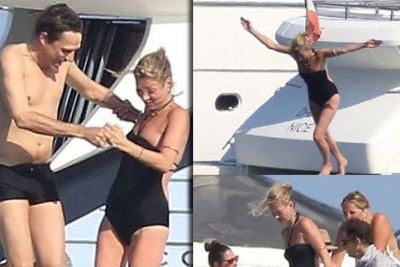 Kate Moss & Jamie Hince: Παιχνίδια στη θάλασσα