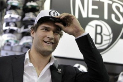 Ανανέωσαν στους Νετς Λόπεζ, Ουάλας