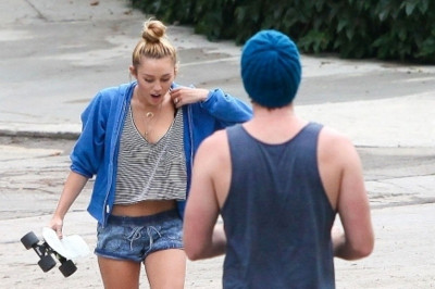 Σκέιτ η Σάιρους, κανό η Λονγκόρια (photos)