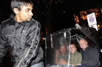 Ο Πρίγκιπας Χάρυ «τύφλα» στο μεθύσι (photos)