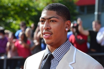 Παρθενικό επαγγελματικό συμβόλαιο για Άντονι Ντέιβις