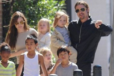 Jolie: Απαγόρευσε στα παιδιά της να ακούνε Rihanna!