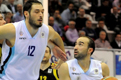 Διαφορά με Τσάμη, Χαρίση ο Κολοσσός