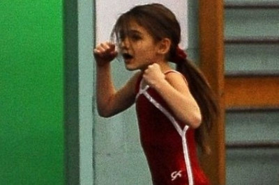 Εδώ ο κόσμος καίγεται και η Suri Cruise γυμνάζεται