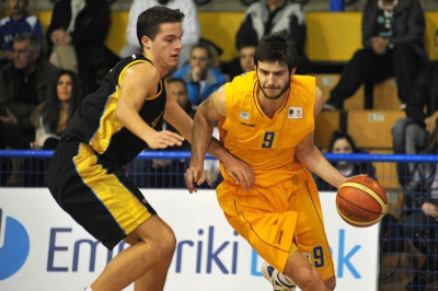 Μένουν στο Περιστέρι Μανωλόπουλος και Πέτρουλας