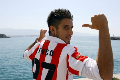 Και επίσημα «ερυθρόλευκος» ο Γκρέκο! (photos)