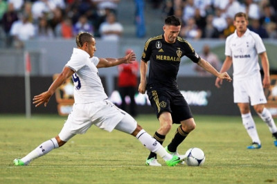 Η άσεμνη χειρονομία του Κιν (video)