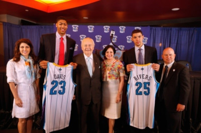 Συμβόλαια για Ντέιβις και Ρίβερς από Χόρνετς