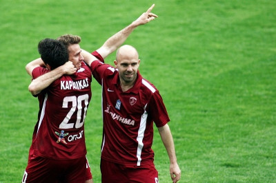 Προς Καλλονή Γκονζάλες, Κώτσιος