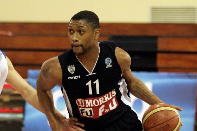 Εξετάζει Γκρέι, στον «πάγο» του Χάρινγκτον