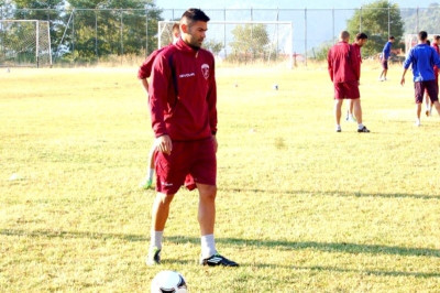 ΑΕΛ: Στα «βυσσινί» ο Ραπτάκης