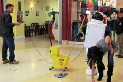 Απίστευτο: Αυτό το ρομπότ... χουφτώνει (video)