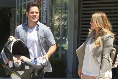 Αγνώριστη η Hillary Duff με τον άντρα της και τον γιο τους ψάχνουν για σπίτι