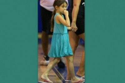 Η Suri Cruise όσο πάει και απλοποιεί το στυλ της!