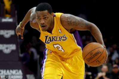 Ανανεώνει ο Έμπανκς με τους Λέικερς