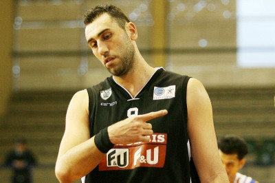 Πάει για Αμερικανό σέντερ ο Πανιώνιος