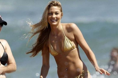 Με χρυσό μπικίνι το κορίτσι του Phelps (photos)