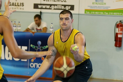 Μπαράζ επαφών για Καββαδά