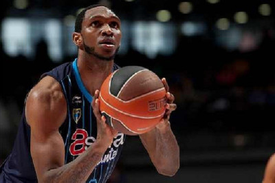 Στην Ιταλία ο Σέντρικ Σίμονς