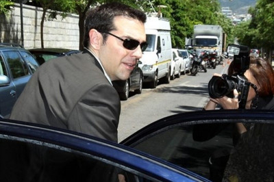 Μαξίμου καλεί Τσίπρα