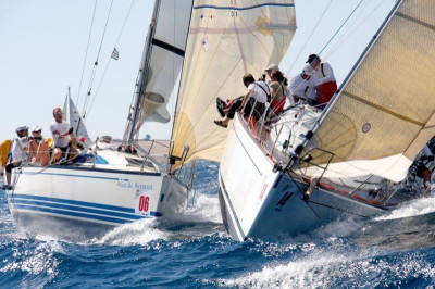 Με τη βοήθεια του… μελτεμιού ξεκίνησε η Aegean Regatta!